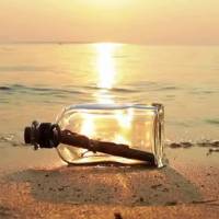 O mar guarda em suas ondas as mais belas memórias, que se eternizam em nossas lembranças e nos fazem sentir vivos em meio à imensidão azul.