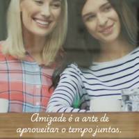 Amizade é a arte de aproveitar o tempo juntos.